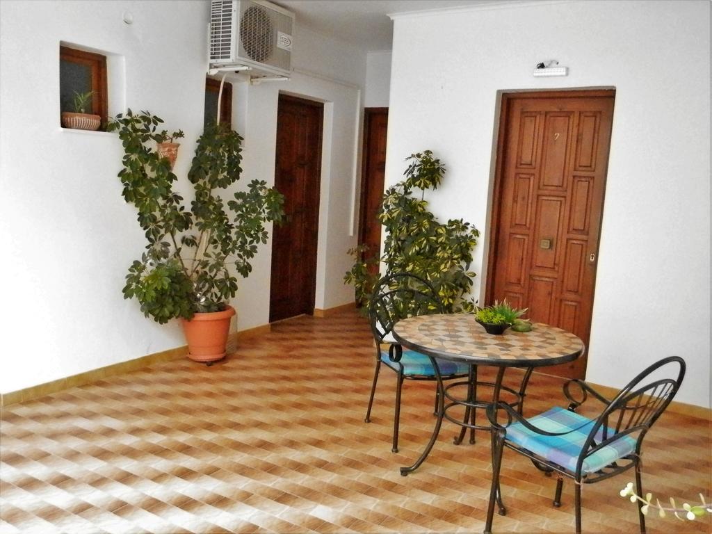 באטסי Villa Dora Studios מראה חיצוני תמונה